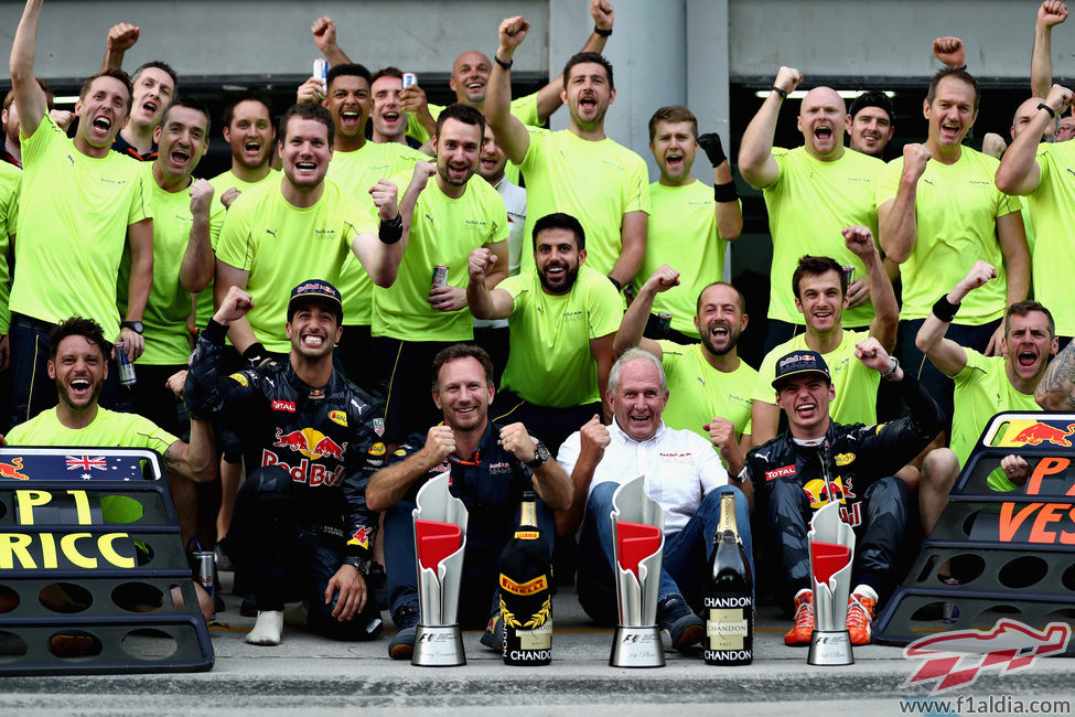 Más celebraciones del equipo Red Bull en Sepang