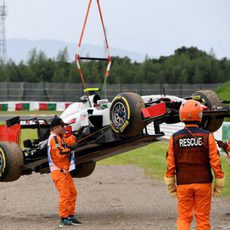 La grúa se lleva el coche de Esteban Gutiérrez