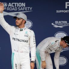 Primera fila para Hamilton y Rosberg