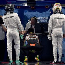Hamilton, Rosberg y Pérez se pesan tras acabar la clasificación