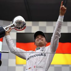 Nico Rosberg dedica el triunfo a su equipo y fans