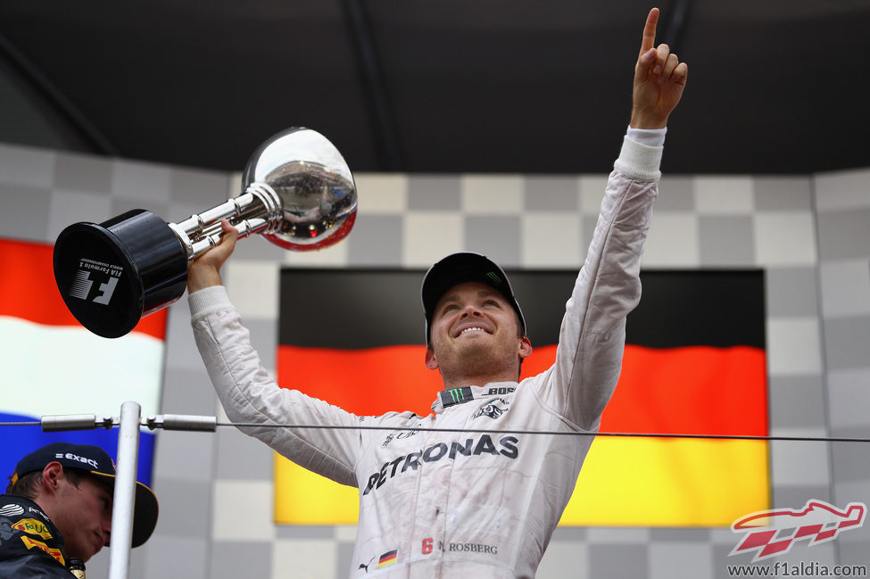 Nico Rosberg dedica el triunfo a su equipo y fans