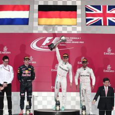 Rosberg, Verstappen y Hamilton en el podio de Japón