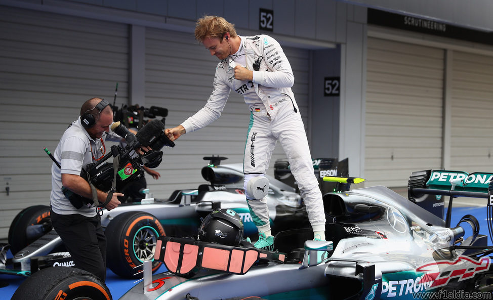 Nico Rosberg triunfa en Suzuka