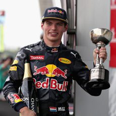 Sonrisa de Max Verstappen al lograr el segundo puesto