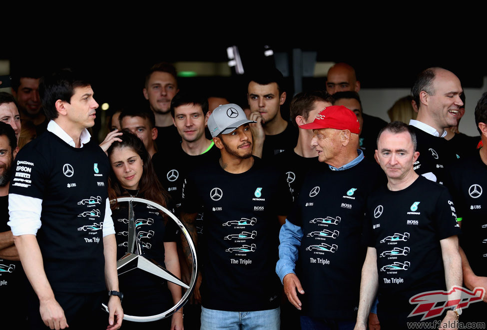 Mercedes celebra su título mundial en Suzuka
