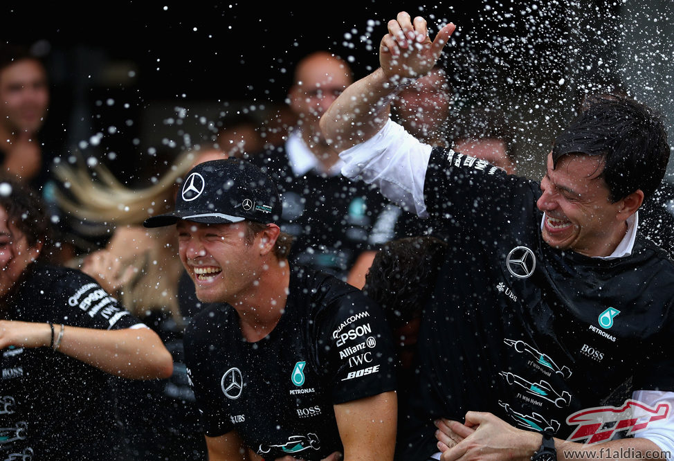 Mercedes celebra su título mundial en Suzuka (III)