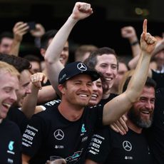 Mercedes celebra su título mundial en Suzuka (IV)