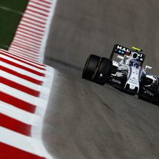 Valtteri Bottas afronta una subida en Austin