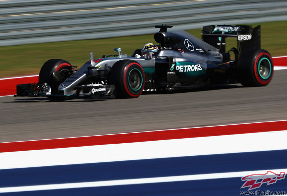 Prueba con el superblando para Lewis Hamilton