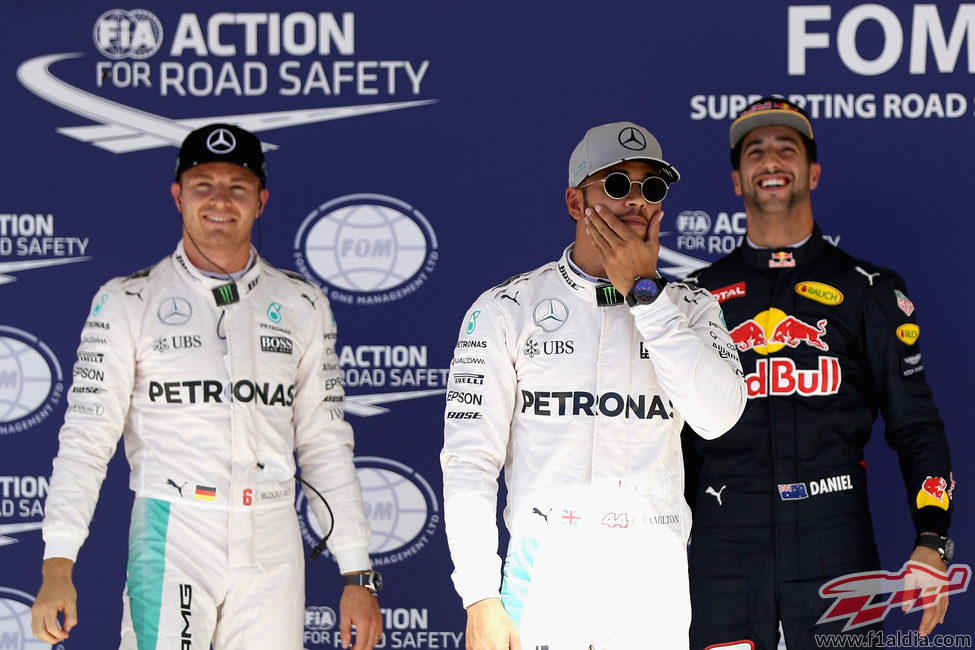 Pole de Hamilton, por delante de Rosberg y Ricciardo