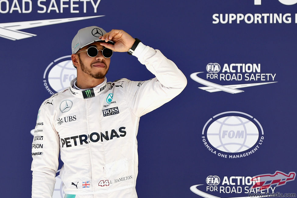 Hamilton gana la partida del sábado al lograr la pole