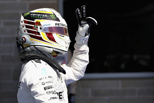 Hamilton muestra su alegría al conseguir la pole