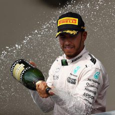 Celebración de Lewis Hamilton en el podio de Austin