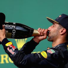 Rico champán para Daniel Ricciardo