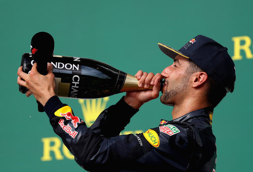 Rico champán para Daniel Ricciardo