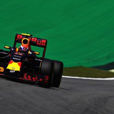 Max Verstappen rueda con el neumático blando