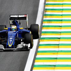 Marcus Ericsson explora los límites de la pista