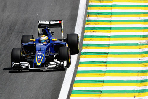 Marcus Ericsson explora los límites de la pista