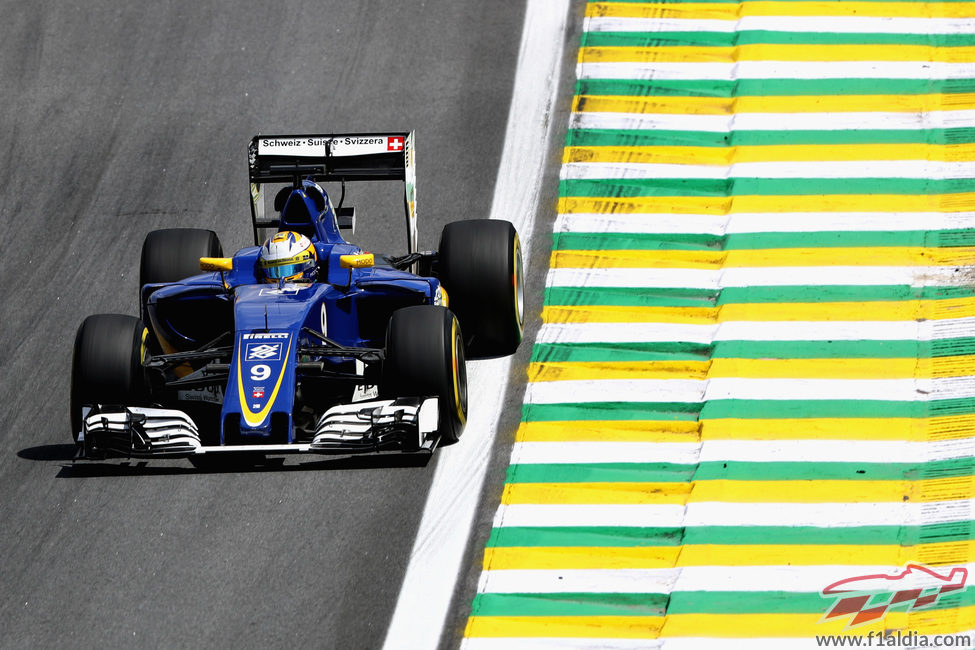 Marcus Ericsson explora los límites de la pista