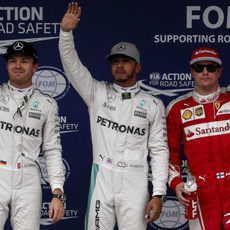 Hamilton, Rosberg y Räikkönen saludan a la vez