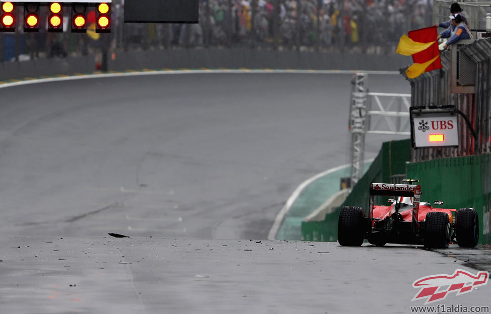 Kimi Räikkönen se queda tirado en Interlagos