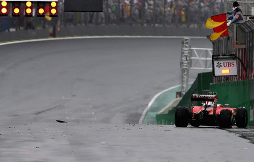 Kimi Räikkönen se queda tirado en Interlagos