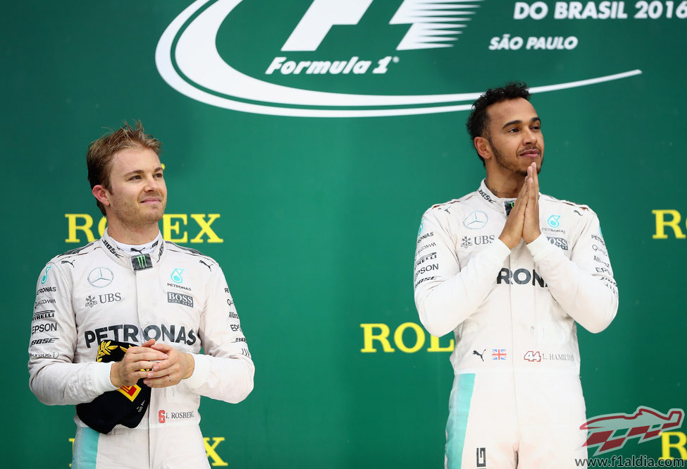 Lewis Hamilton y Nico Rosberg acaban primero y segundo en Brasil