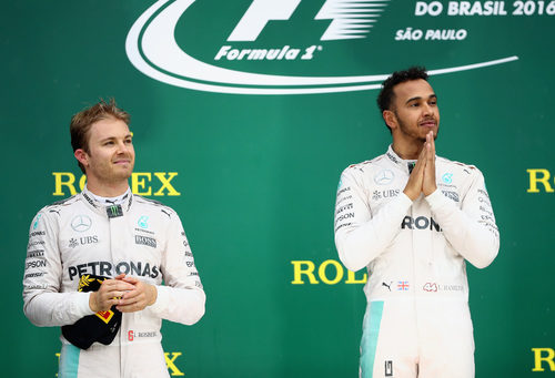 Lewis Hamilton y Nico Rosberg acaban primero y segundo en Brasil