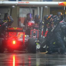 Parada en boxes para Daniel Ricciardo