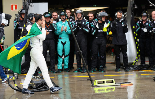 Mercedes aplaude a Felipe Massa por su trayectoria