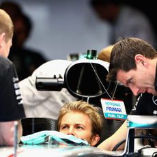 Toto Wolff y Nico Rosberg analizan el Mercedes