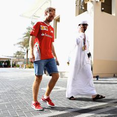 Sebastian Vettel llega a Yas Marina