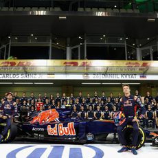 Foto de familia del equipo Toro Rosso