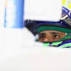 Felipe Massa observa con calma la pantalla