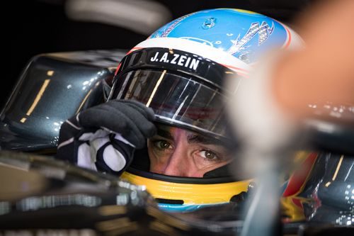 Fernando Alonso espera antes de salir a pista