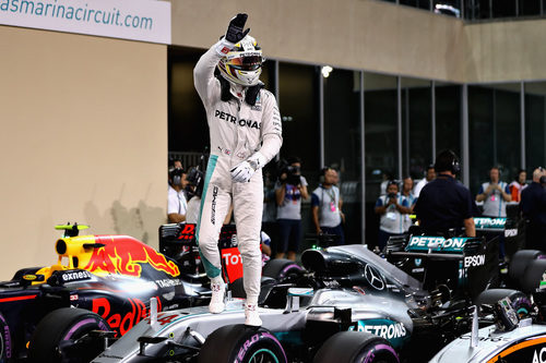 El Mercedes aguanta a Lewis Hamilton