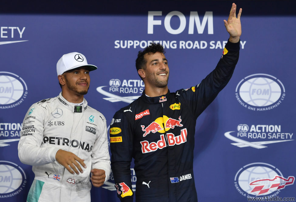 Lewis Hamilton y Daniel Ricciardo juntos tras la clasificación