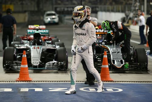 Pole para Lewis Hamilton en Abu Dabi