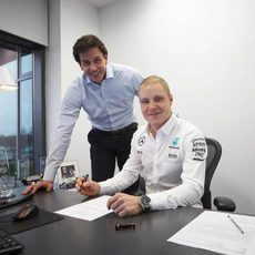 Valtteri Bottas junto a su nuevo jefe, Toto Wolff