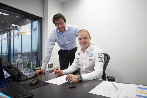 Valtteri Bottas junto a su nuevo jefe, Toto Wolff