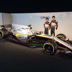 El VJM10 junto a sus dos pilotos