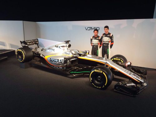 El VJM10 junto a sus dos pilotos