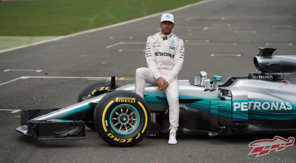 Lewis Hamilton sobre el W08