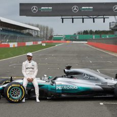 Lewis Hamilton y el W08