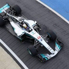 Lewis Hamilton a los mandos del nuevo W08