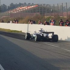 El W08 de Bottas saliendo del pit-lane