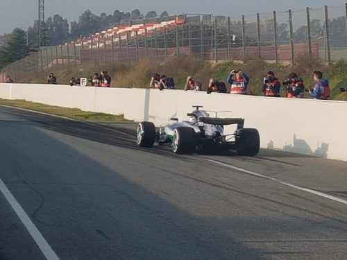 El W08 de Bottas saliendo del pit-lane