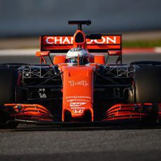 Alonso conduce el MCL32