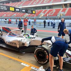 El Williams en su zona del pit-lane